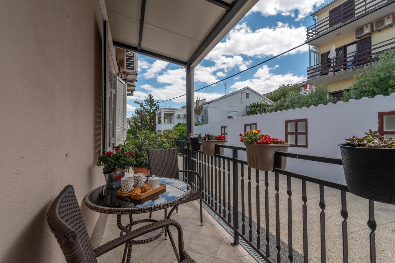 Apartments Orlic Трогир Екстериор снимка