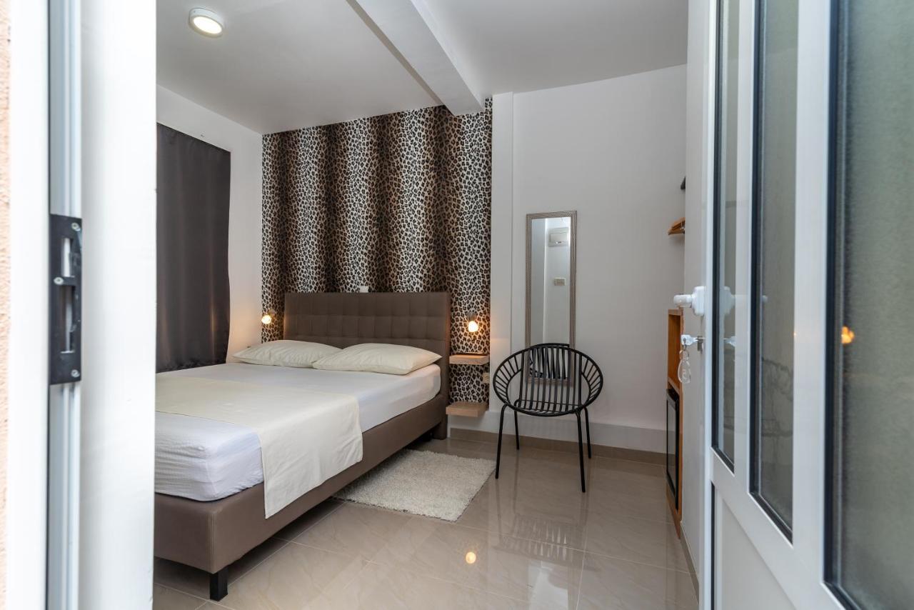 Apartments Orlic Трогир Екстериор снимка