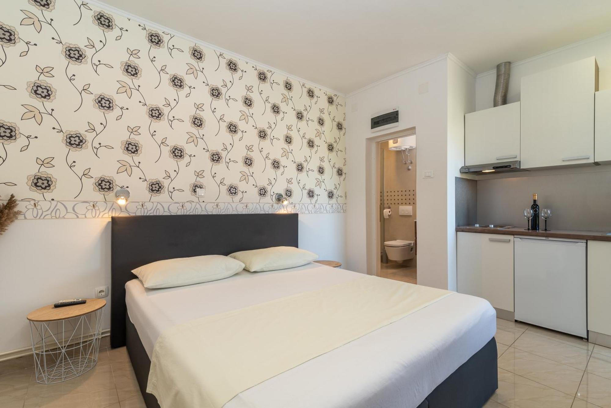 Apartments Orlic Трогир Екстериор снимка